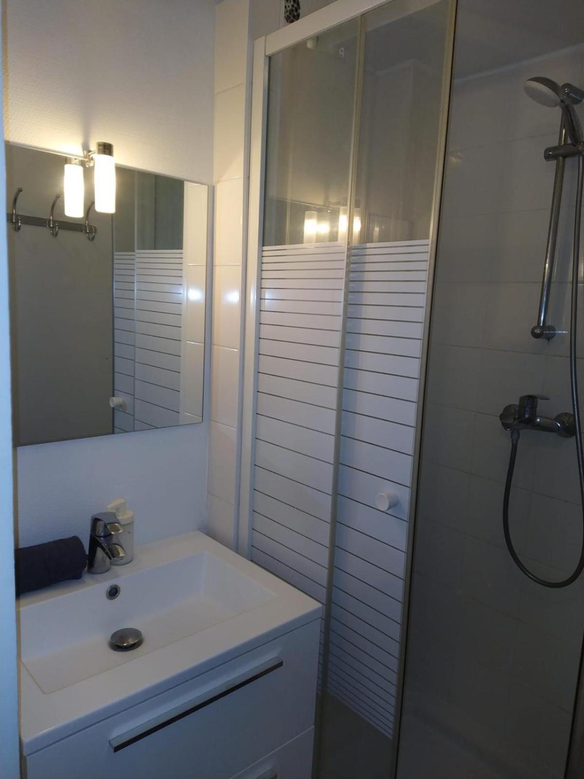 Heart Of - - 2p - Invalides Free Netflix Apartment *